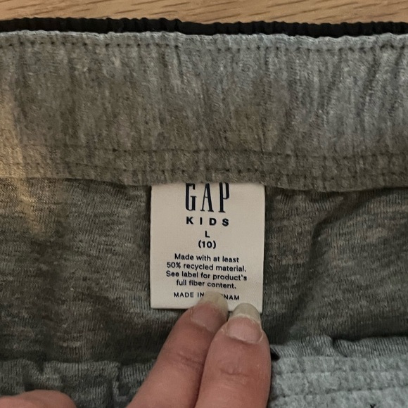 NWOT Boy's Black Cargo Pants - Picture 2 of 3